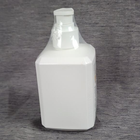 Reposh- Mocha Clenditioner - White. Tested on hair strand once. - Picture 4 of 4